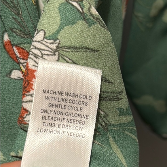 DR2 Small Green Floral Blouse with Cuffed Sleeves and Notched Collar - Picture 6 of 7